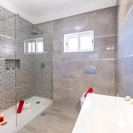 Villa Villa In Algarve With Private Pool & Beaches *